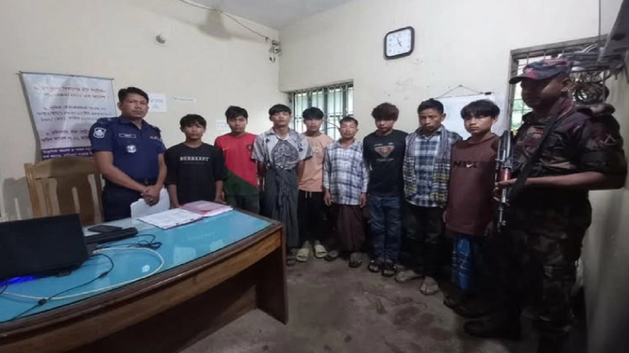 নাইক্ষ্যংছড়ি সীমান্তে ৮ মিয়ানমার নাগরিক আটক