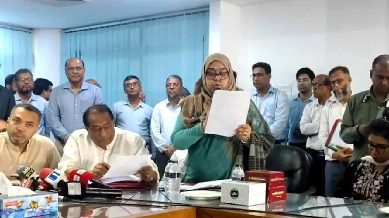 ফলাফল প্রকাশ করেন প্রাথমিক শিক্ষা অধিদপ্তরের মহাপরিচালক শাহীনা ফেরদৌসী