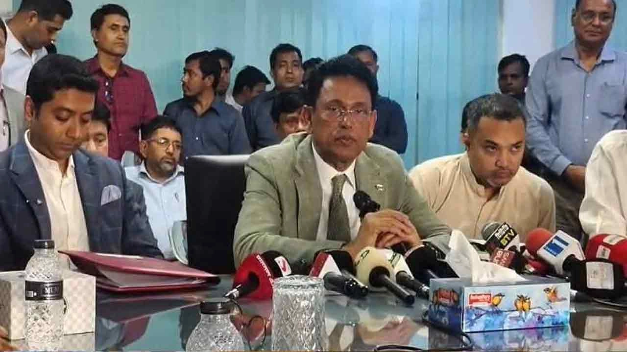 শিক্ষা এবং প্রাথমিক ও গণশিক্ষা মন্ত্রণালয়ের মন্ত্রী ড. আ ন ম এহছানুল হক মিলন