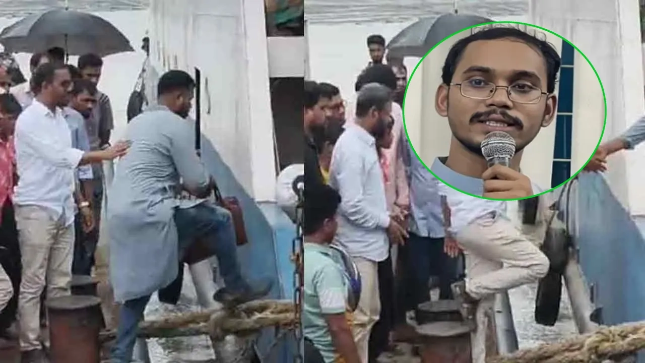 ফিরে আসা ফেরিতে উঠছেন এমপি হান্নান মাসউদ। ছবি: কালবেলা