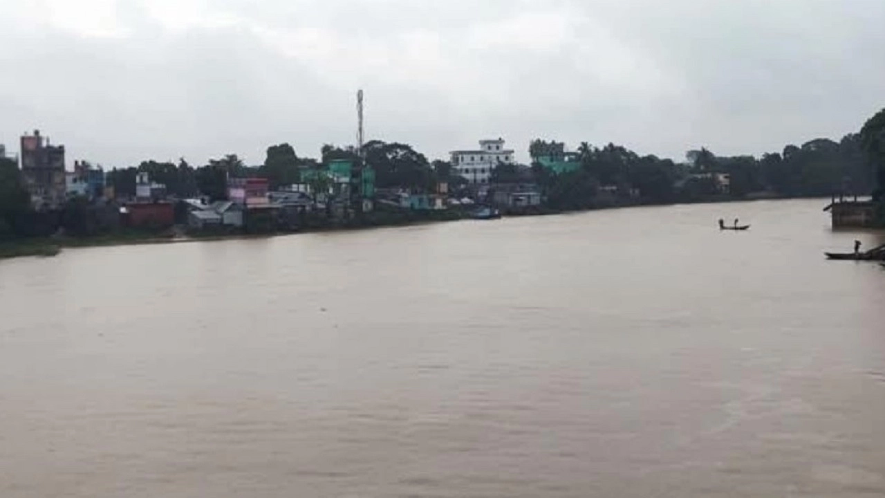 উপদাখালীর পানি বিপৎসীমার ওপরে