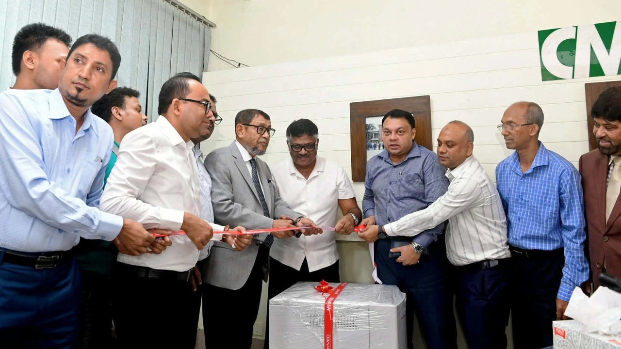১৫টি হাসপাতালে হেমাটোলজি মেশিন অনুদান প্রদান করেন স্বাস্থ্যমন্ত্রী সরদার মো. সাখাওয়াত হোসেন