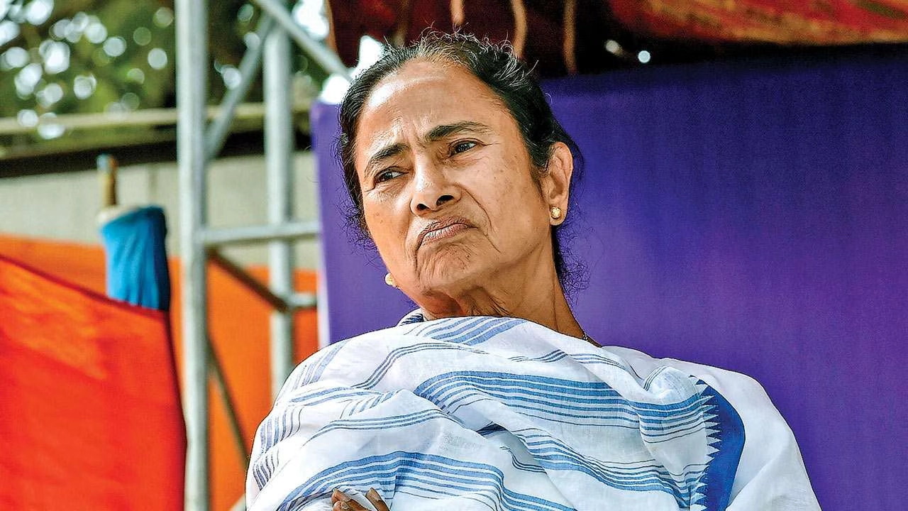 বড় দুঃসংবাদ পেলেন মমতা বন্দোপাধ্যায়
