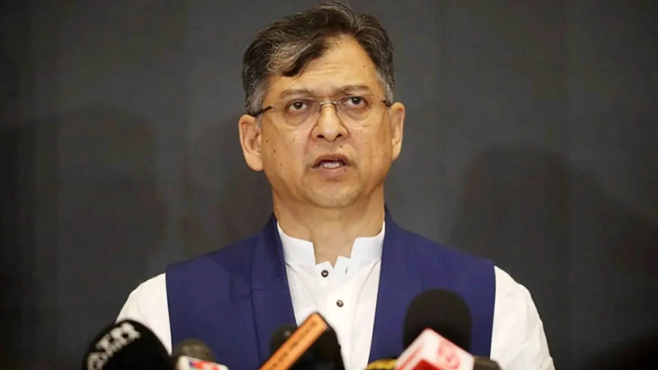নতুন দায়িত্বে স্বরাষ্ট্রমন্ত্রী সালাহউদ্দিন আহমদ