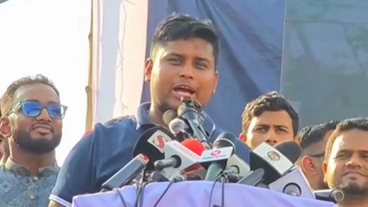 এই ফার্মের মুরগিরা রাস্তায় এসেছে বলেই আজকে আপনি শিক্ষামন্ত্রী: হাসনাত
