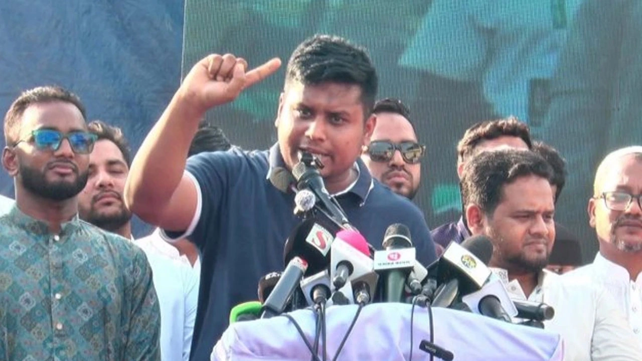‘ফার্মের মুরগি’ বিতর্কে শিক্ষামন্ত্রীকে নিয়ে হাসনাতের বিস্ফোরক মন্তব্য
