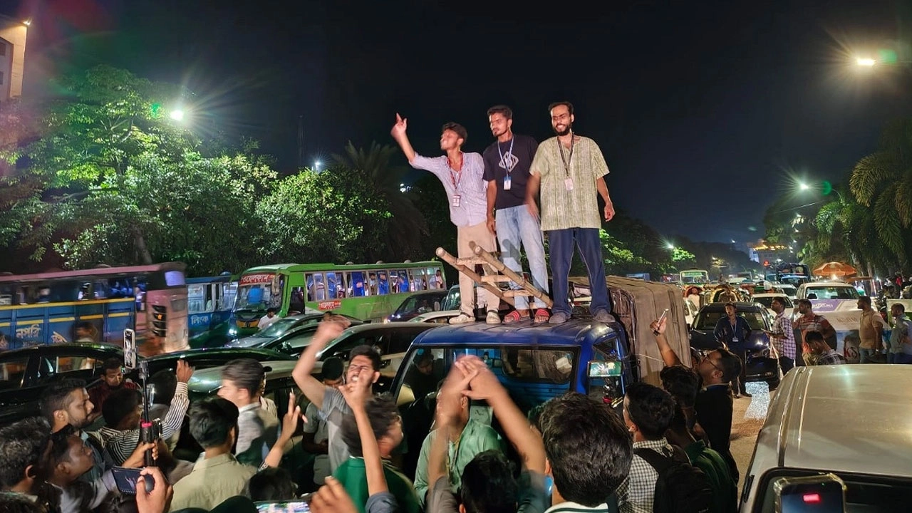ফের সংসদ ভবনের সামনে আন্দোলনকারীদের সড়ক অবরোধ