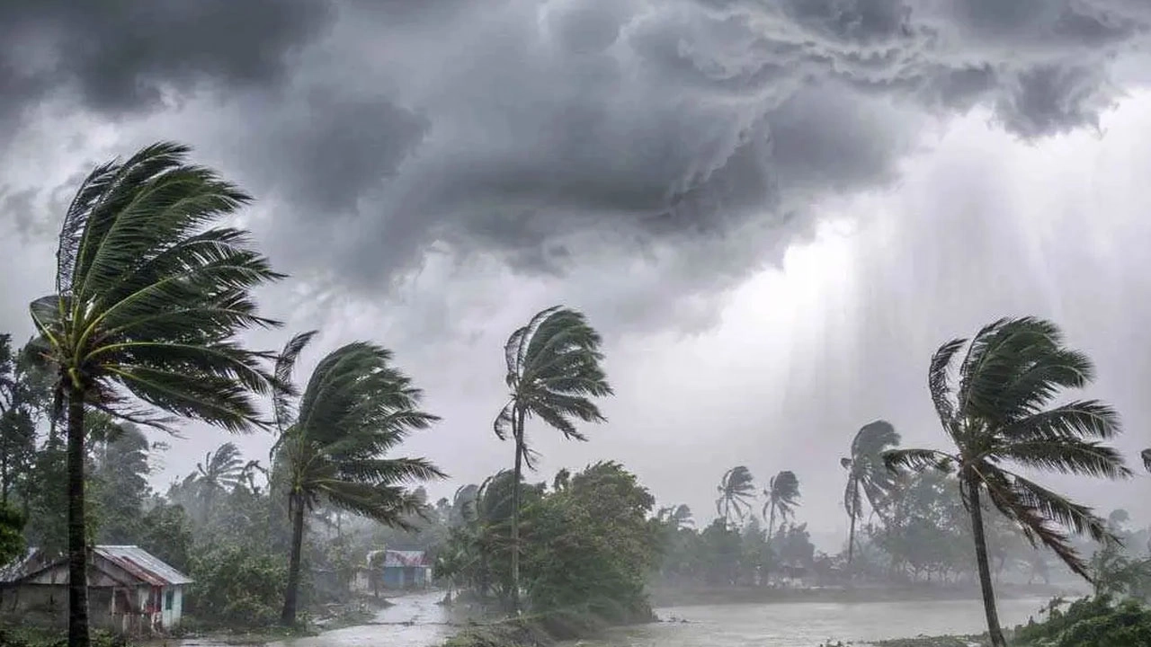 রাত ১টার মধ্যে ৯ অঞ্চলে ঝোড়ো হাওয়াসহ বজ্রবৃষ্টির আভাস