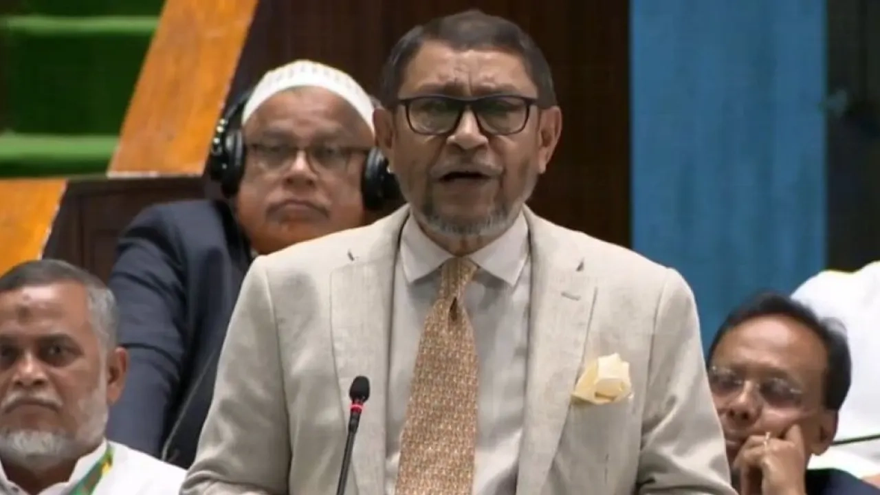 ডেঙ্গু থেকে বাঁচতে লুঙ্গি ও পায়জামা পরার পরামর্শ স্বাস্থ্যমন্ত্রীর