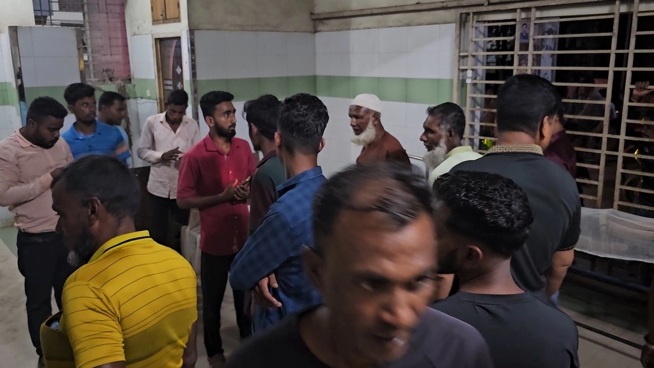 তিন মোটরসাইকেলের মুখোমুখি সংঘর্ষে ৩ যুবক নিহত, আহত ২