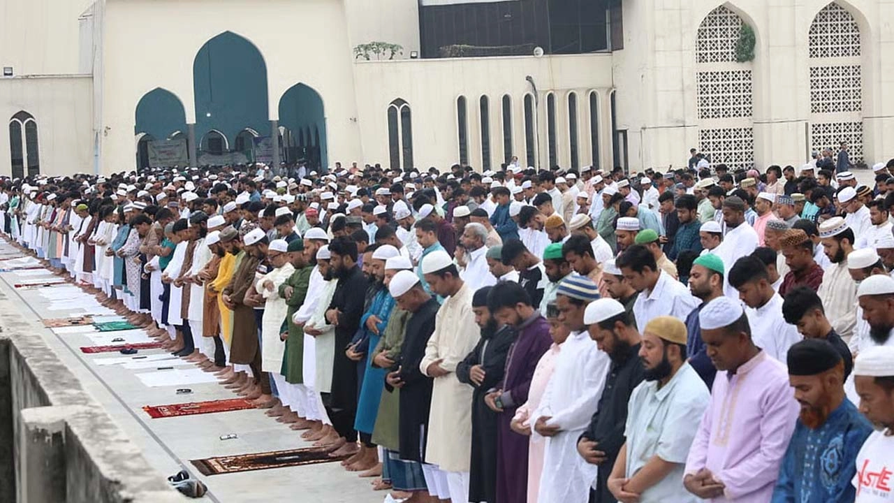 জুমার নামাজ আদায় না করলে যে শাস্তি