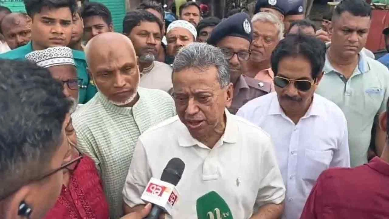 অর্থ ও পরিকল্পনামন্ত্রী আমির খসরু মাহমুদ চৌধুরী