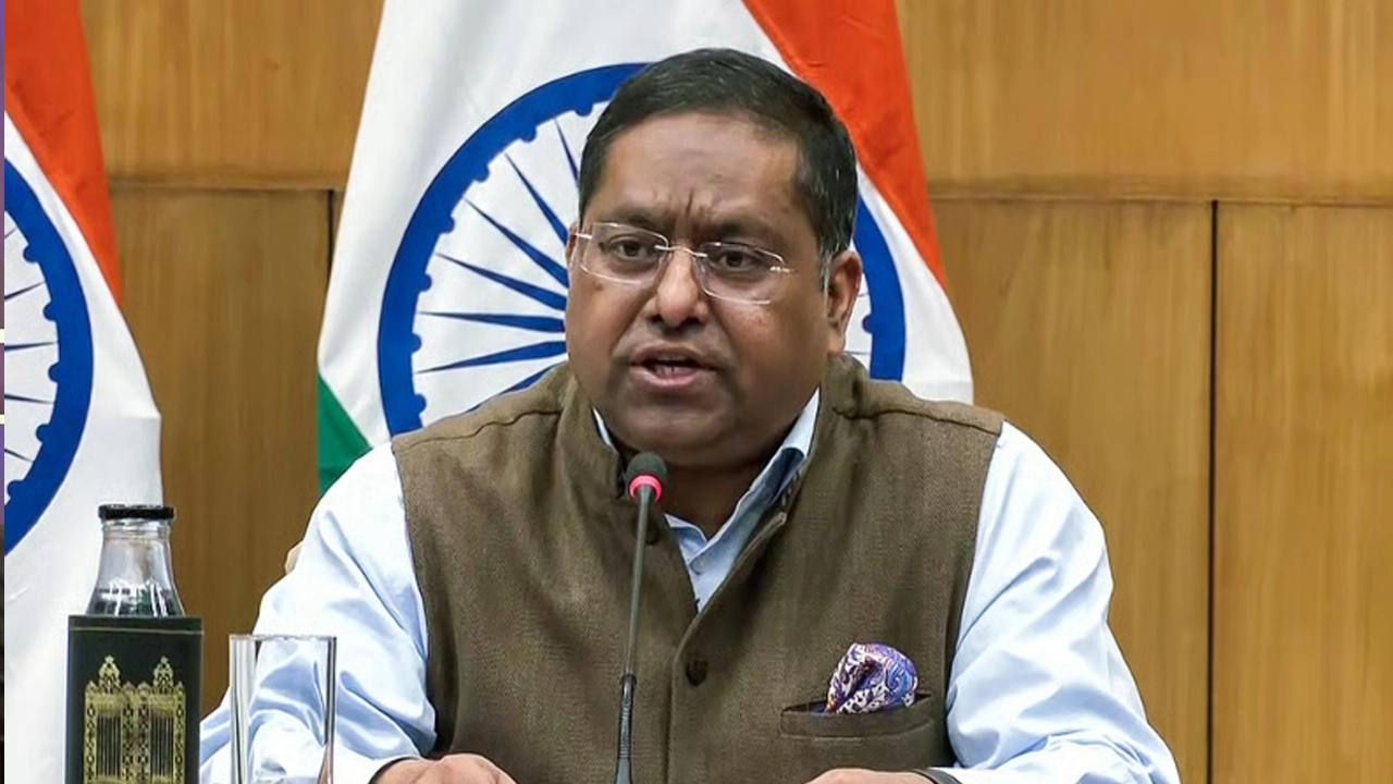 শেখ হাসিনাকে প্রত্যর্পণের অনুরোধ খতিয়ে দেখা হচ্ছে: ভারত
