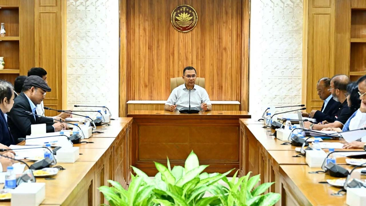 ঢাকার আরও ৫০ পয়েন্টে ট্রাফিক লাইট চালুর নির্দেশ প্রধানমন্ত্রীর