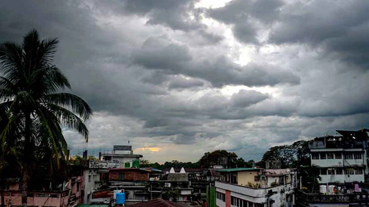 ৮ অঞ্চলে রাত ১টার মধ্যে ৬০ কিমি বেগে ঝড়-বজ্রবৃষ্টির শঙ্কা 