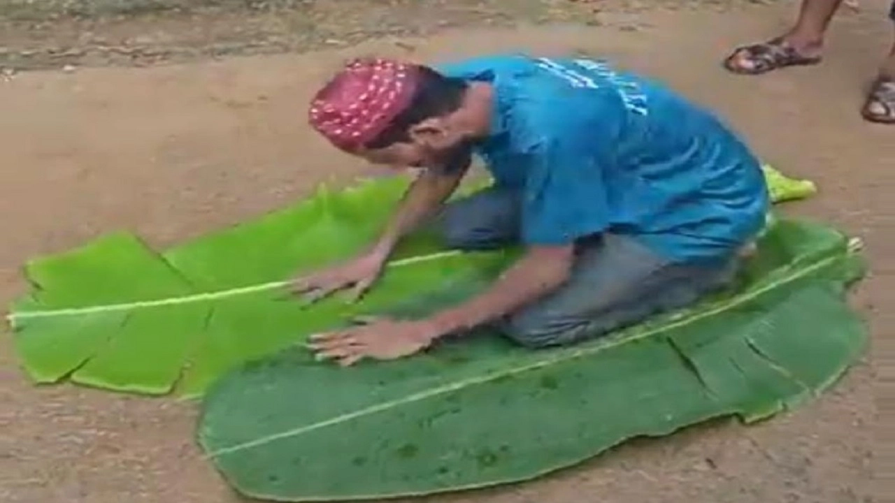 চুরির অভিযোগে আটক এক যুবক
