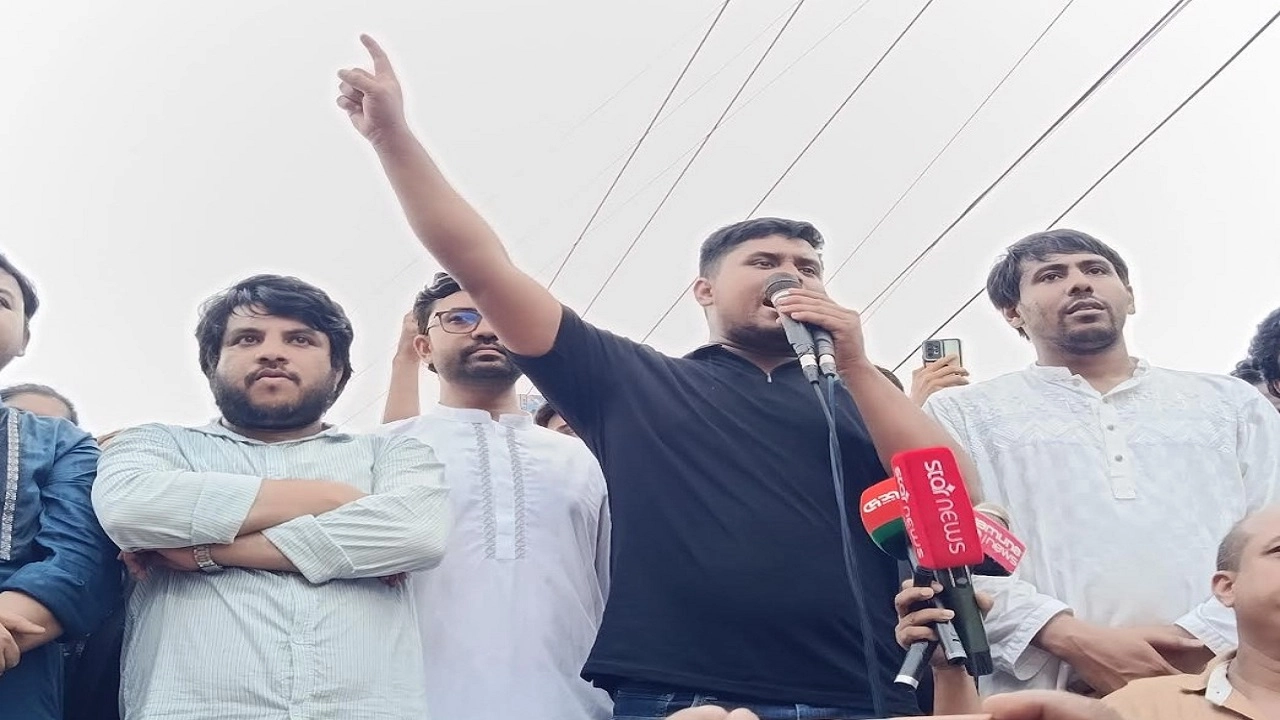 বালুখেকোদের টাকায় নির্বাচিতরা জনগণের কথা বলে না: হাসনাত
