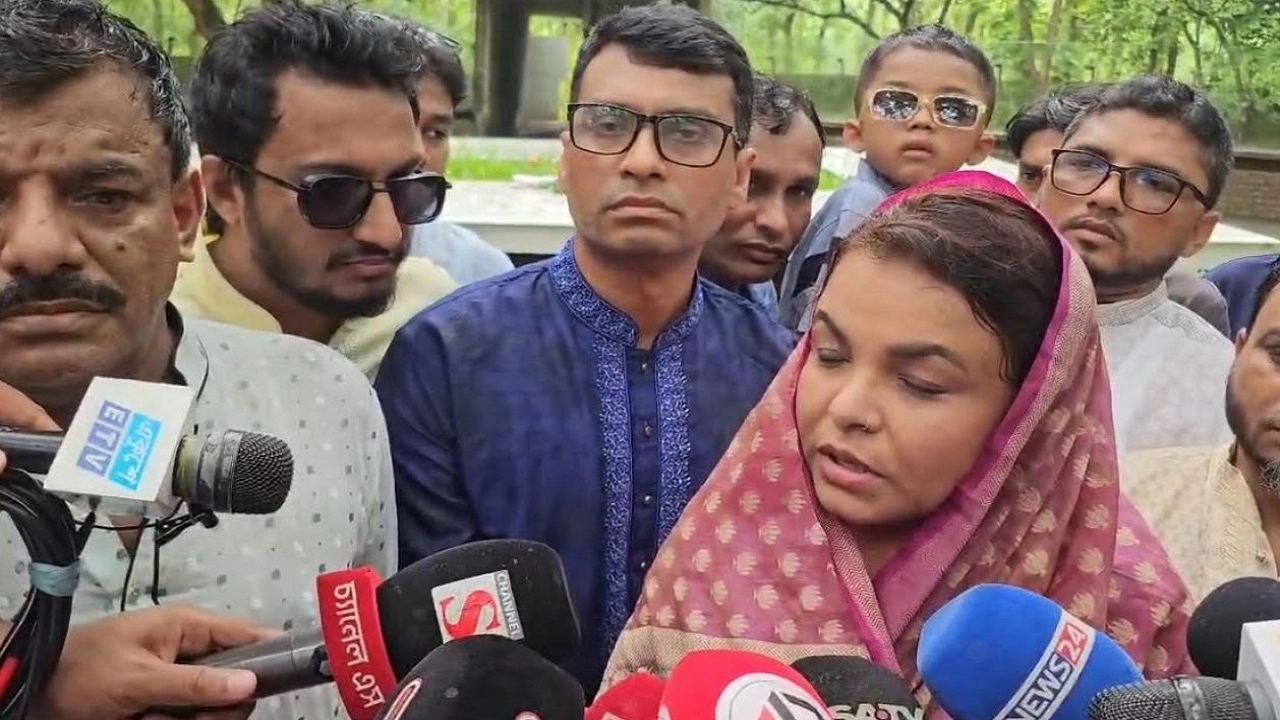 অনেকে বই নেয়, বই ফেরত দেয় না: শাওন