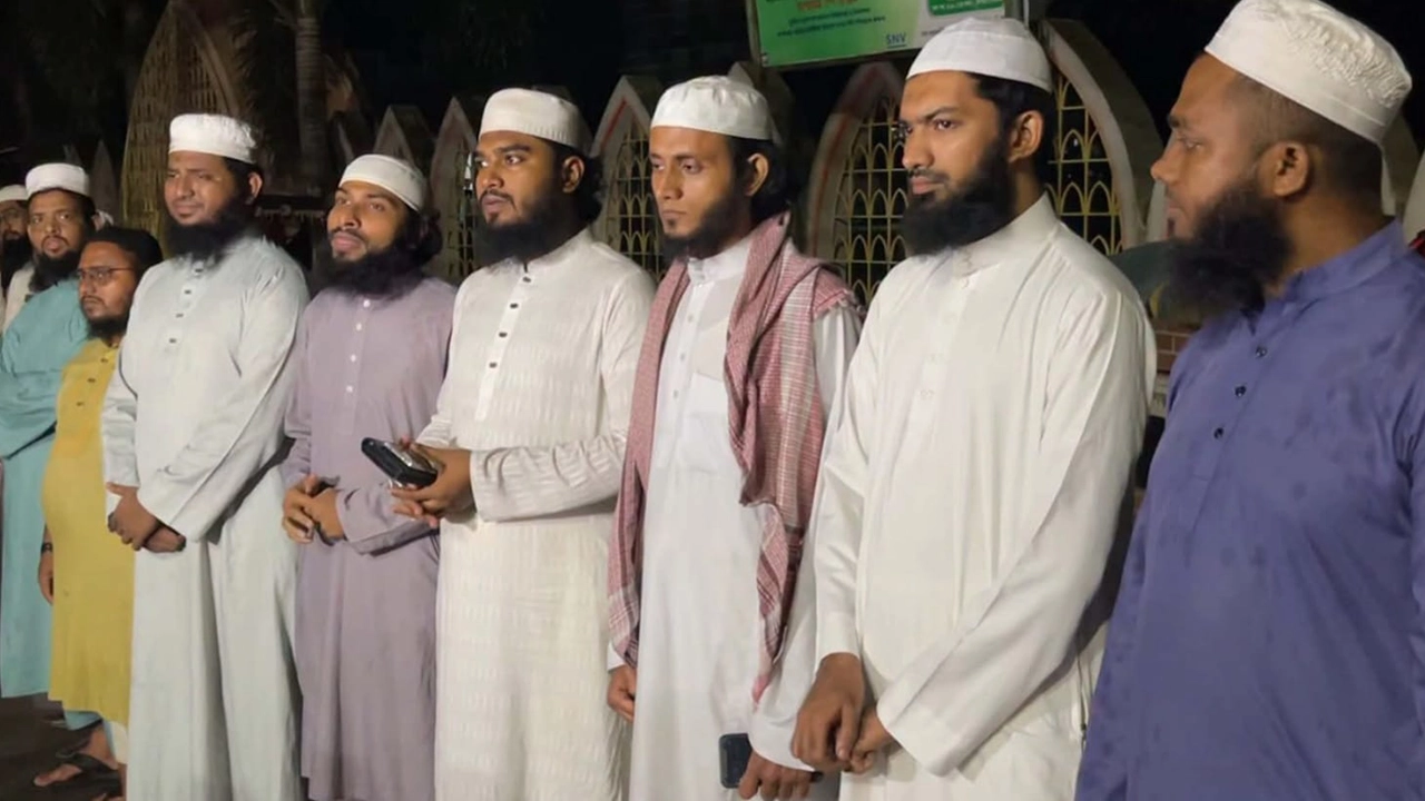 যশোরে ‘তৌহিদী জনতার’ বাধায় ভেস্তে গেল বিশ্বকাপ ফাইনাল প্রদর্শন