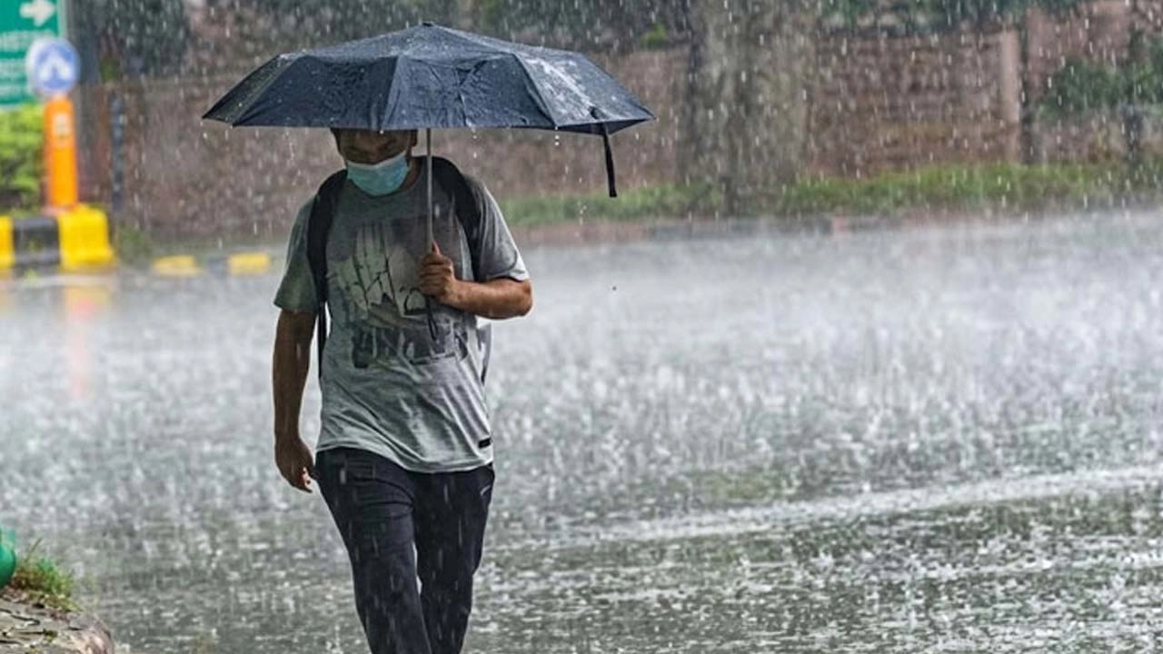 ভারি বৃষ্টি নিয়ে যে বার্তা দিলো আবহাওয়া অফিস 
