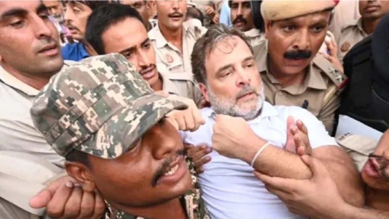 মোদির বাসভবনের সামনে থেকে রাহুল ও প্রিয়াঙ্কা আটক