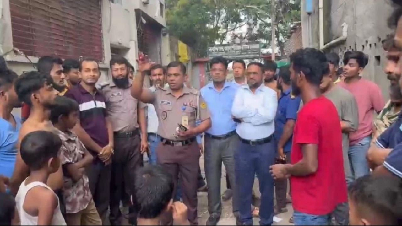 শিক্ষার্থীদের নিরাপদ চলাচল ও জনদুর্ভোগ কমাতে বিএনপি নেতার উদ্যোগ