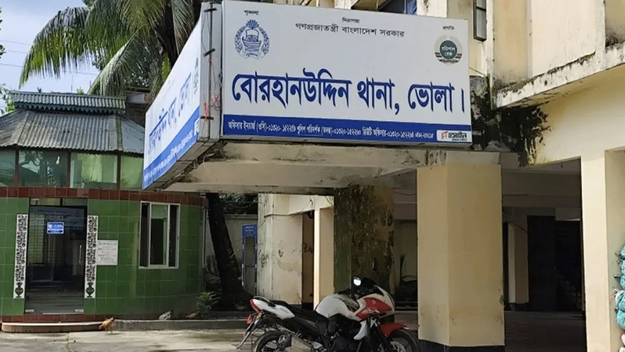 চতুর্থ শ্রেণির ছাত্রীকে ধর্ষণ করে ২০ টাকা ধরিয়ে দেয় প্রধান শিক্ষক