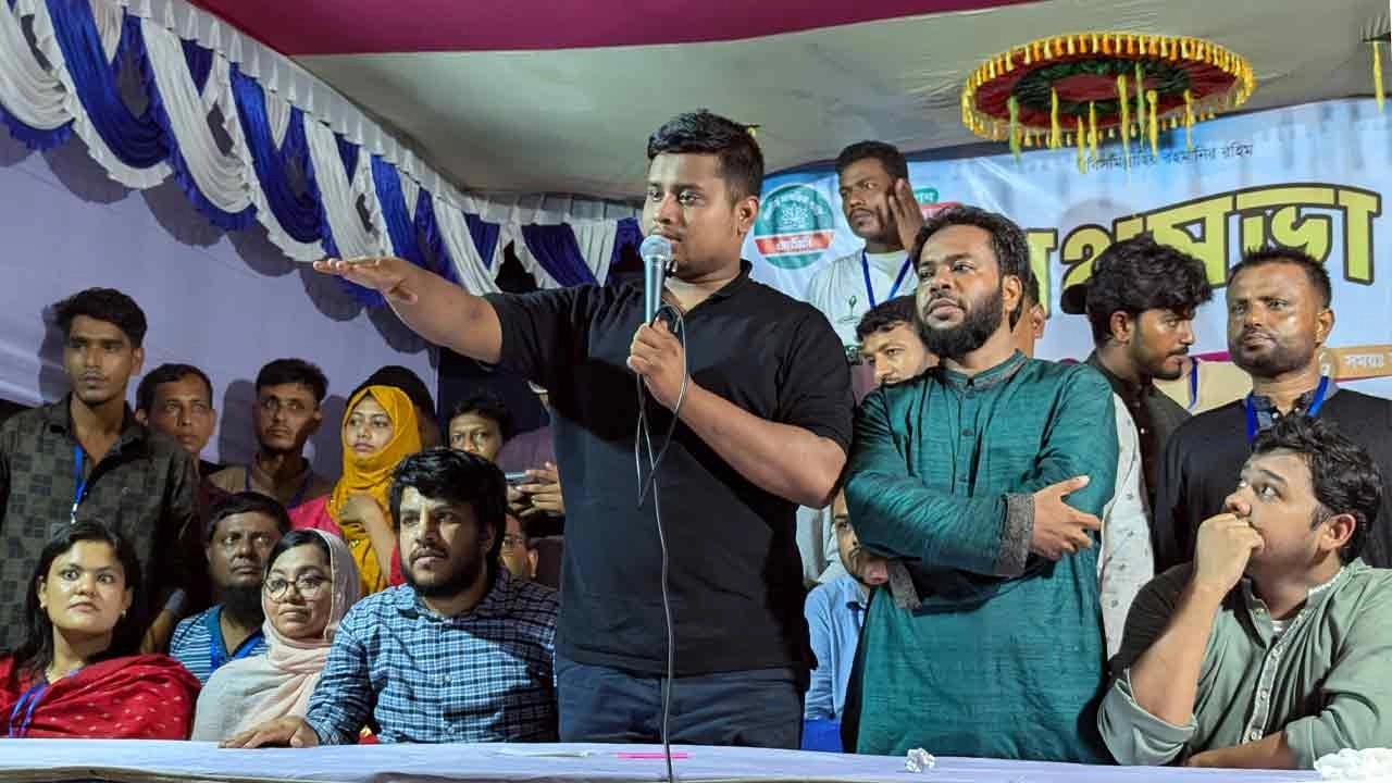 কুমিল্লা-০৪ আসনের এমপি হাসনাত আবদুল্লাহ