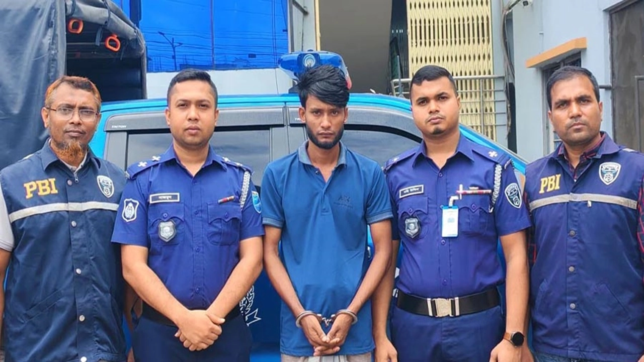 ‘বিয়ের জন্য চাপ দেওয়ায় প্রেমিকাকে খুন করে পালান তরুণ’