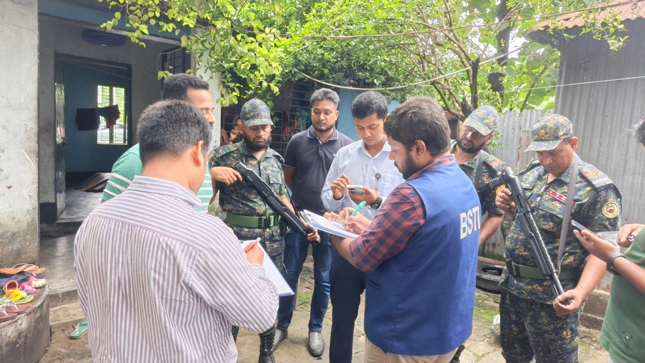 গাজীপুরে ভ্রাম্যমাণ আদালতের অভিযান তিন প্রতিষ্ঠানকে জরিমানা