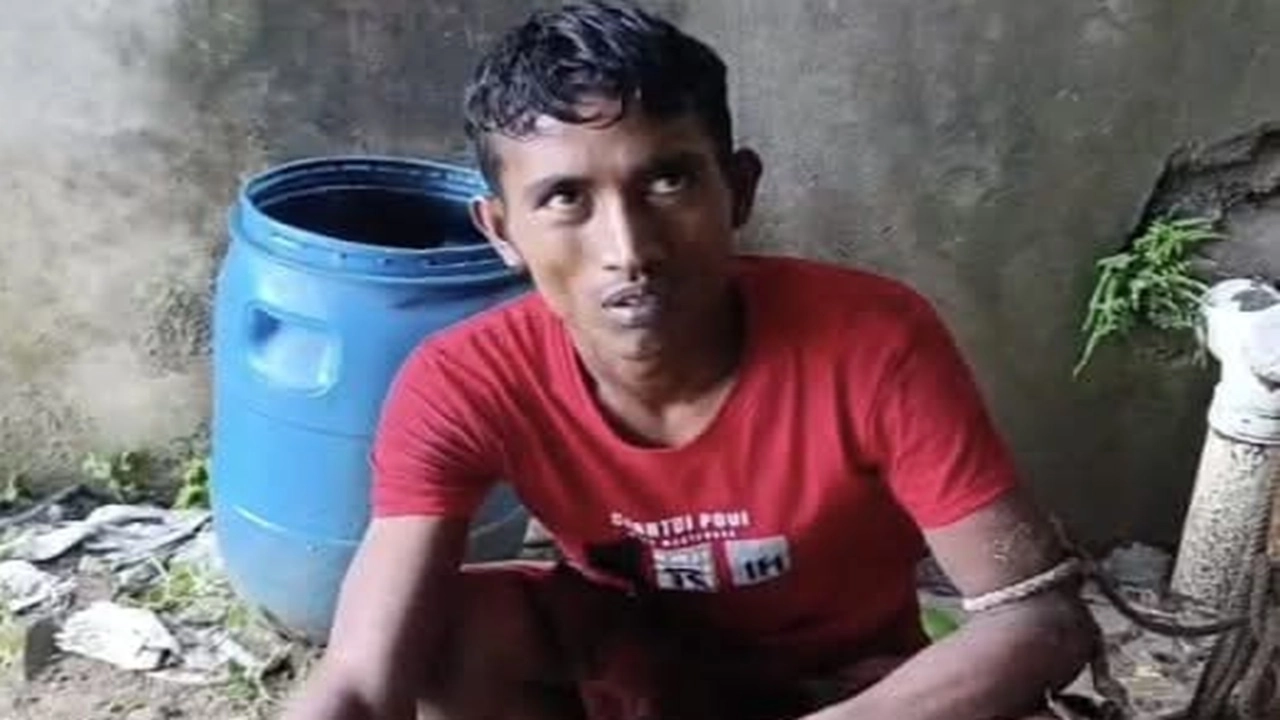 ঝালমুড়ি বিক্রির আড়ালে মাদক বিক্রির অভিযোগ, আটক ১