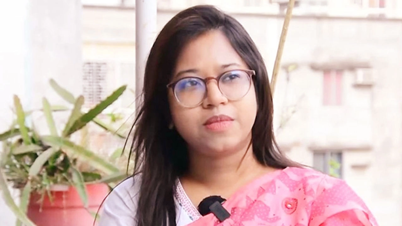 বাংলাদেশের কিছু শিল্পী যেন ভারতের কঙ্গনা রানাউত: মনিরা শারমিন