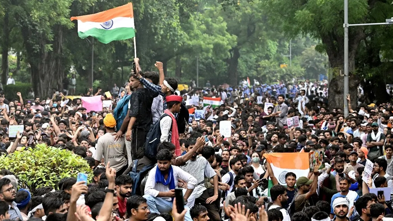 সিজেপির আন্দোলনের মুখে শিক্ষা মন্ত্রণালয়ের ৪৭ কর্মকর্তা বরখাস্ত