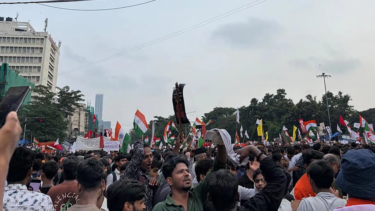 কলকাতায় পুলিশ-বিক্ষোভকারীদের দফায় দফায় সংঘর্ষ