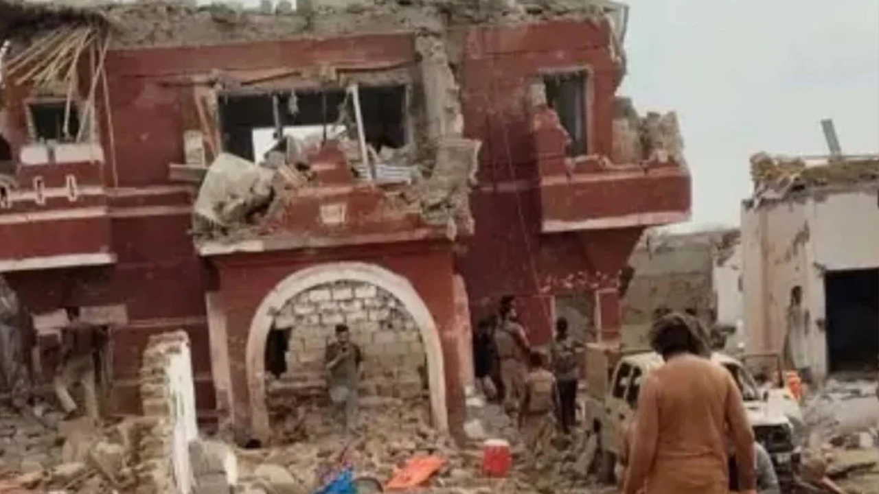 পাকিস্তানে ভয়াবহ আত্মঘাতী হামলা, নিহত ১৫