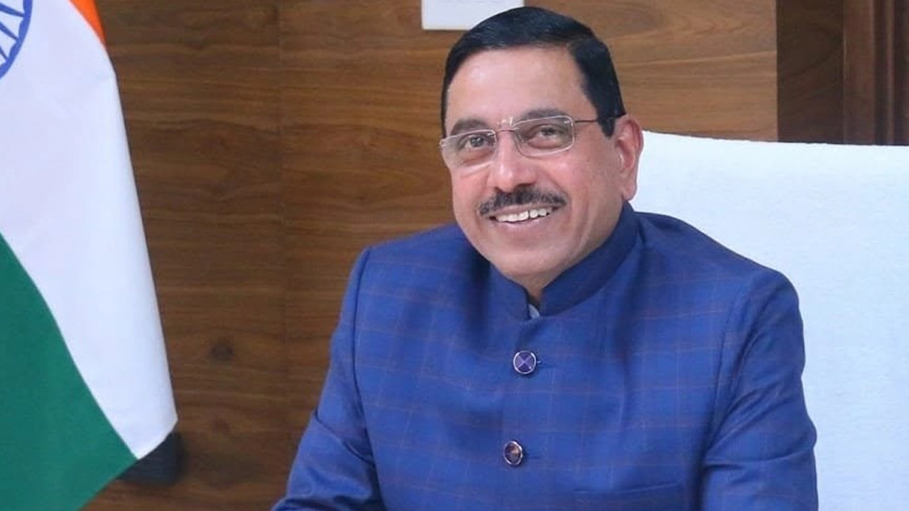 ভারতের নতুন শিক্ষামন্ত্রী প্রহ্লাদ জোশী