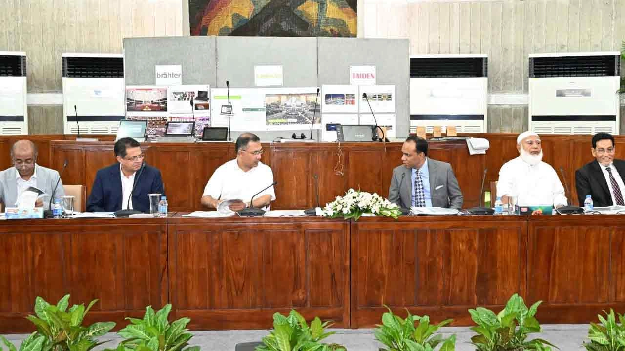 জাতীয় সংসদ ভবনের মন্ত্রিসভা কক্ষে অনুষ্ঠিত সভায় সভাপতিত্ব করেন জাতীয় সংসদের ভারপ্রাপ্ত স্পিকার ব্যারিস্টার কায়সার কামাল
