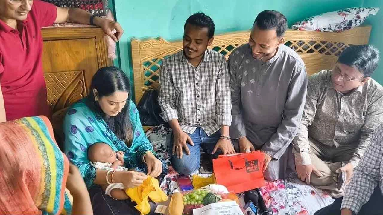হত জুলাইযোদ্ধা মো. সুজনের পরিবারের সঙ্গে সাক্ষাৎ করেছে ‘আমরা বিএনপি পরিবার’-এর একটি প্রতিনিধি দল
