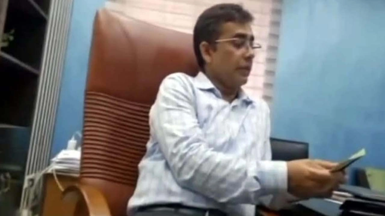 অতিরিক্ত জেলা প্রশাসক (সার্বিক) সঞ্জয় কুমার মহন্ত। ভিডিও থেকে নেওয়া।