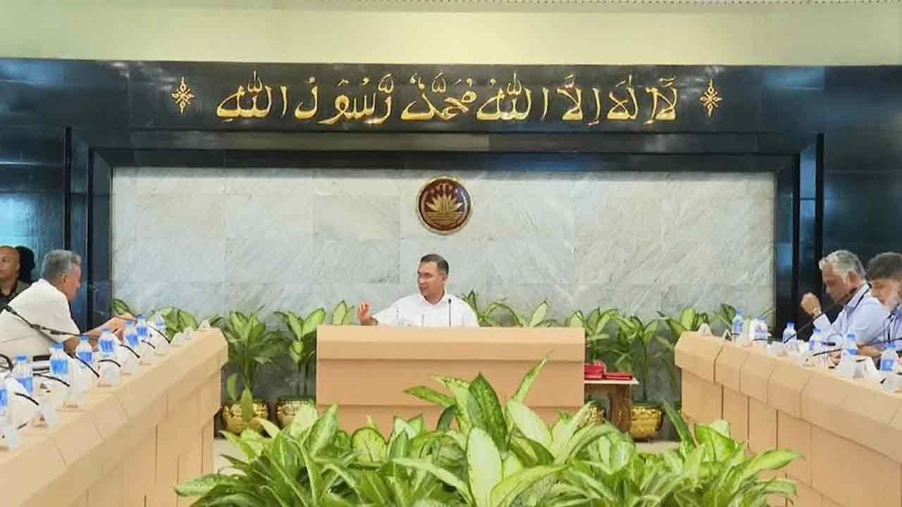 প্রধানমন্ত্রী তারেক রহমান দেশের শীর্ষ ব্যবসায়ী ও শিল্পোদ্যোক্তাদের সঙ্গে উচ্চপর্যায়ের বৈঠক
