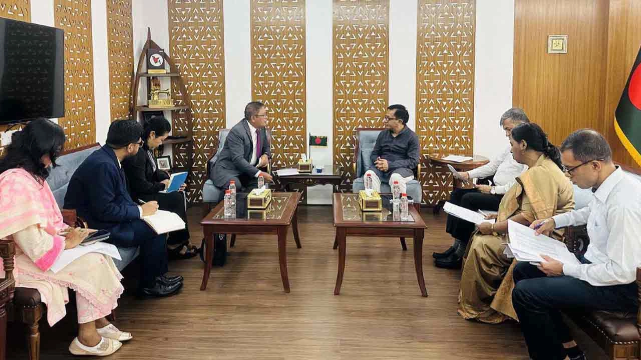 বৈঠকে বাণিজ্যমন্ত্রী খন্দকার আব্দুল মুক্তাদি ও বাংলাদেশে নিযুক্ত মিয়ানমারের রাষ্ট্রদূত কিয়াও সোয়ে মোয়ে
