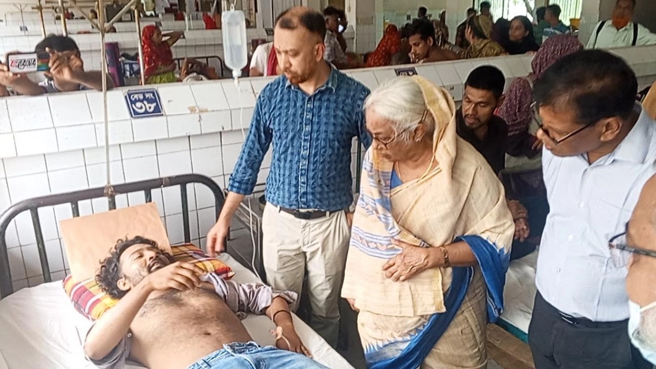যশোরে সড়ক দুর্ঘটনায় আহত জুলাইযোদ্ধা রাশেদ খান, হাসপাতালে দেখতে গেলেন বিএনপির ভাইস চেয়ারম্যান নার্গিস বেগম