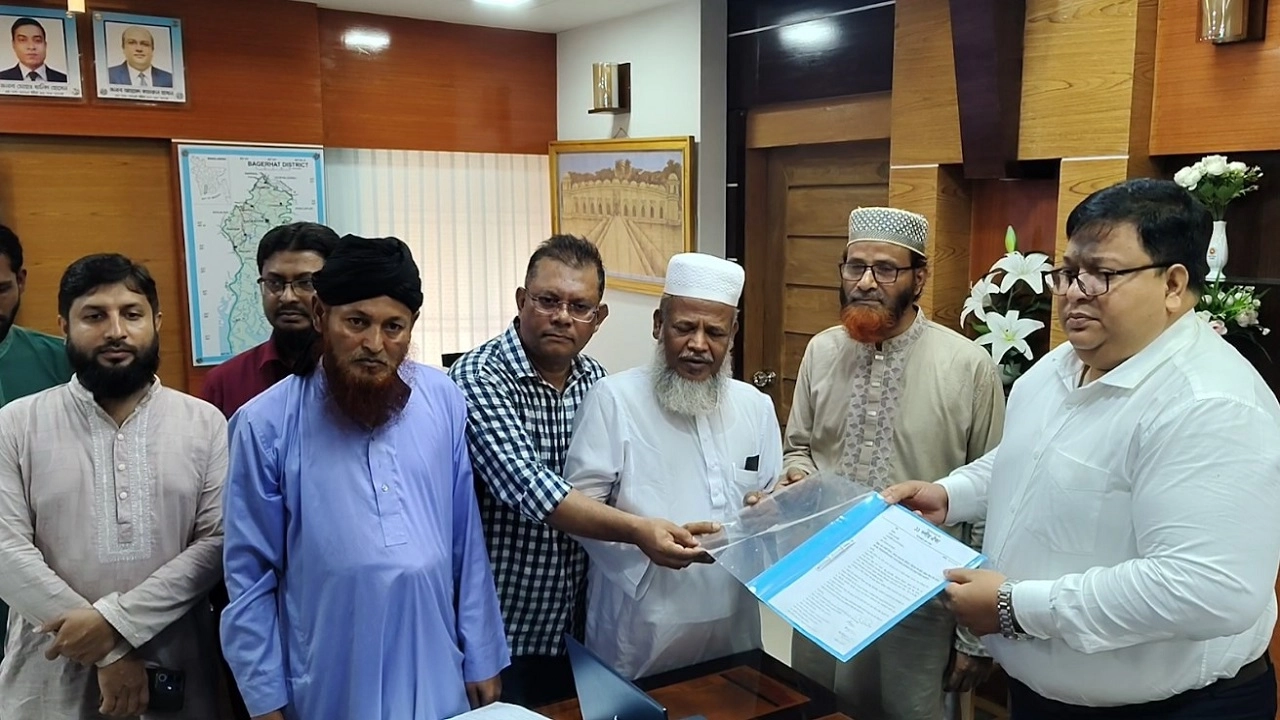 গ্যাস সংকট নিরসন, লোডশেডিং বন্ধ ও দ্রব্যমূল্য নিয়ন্ত্রণের দাবিতে বাগেরহাটে ১১ দলীয় ঐক্যের স্মারকলিপি প্রদান