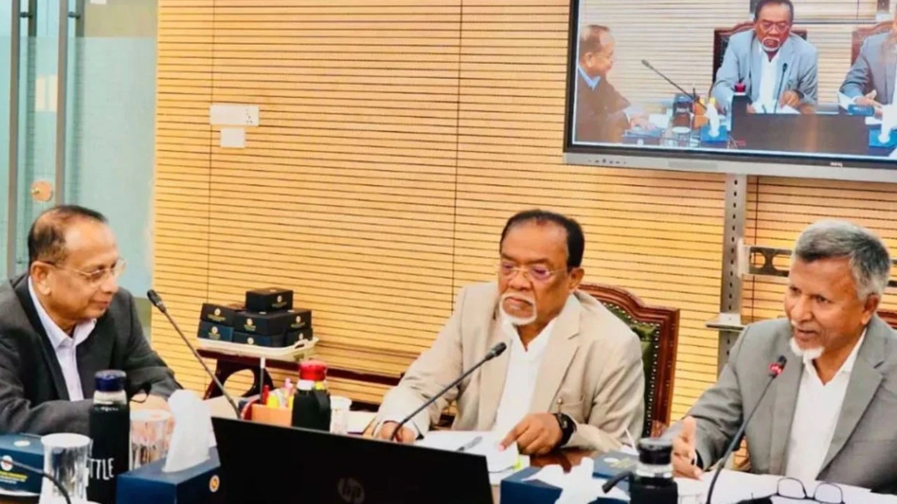সচিবালয়ে সরকারের নির্বাচনী ইশতেহারে ১৮০ দিনের কর্মপরিকল্পনা বাস্তবায়নের পর্যালোচনা সভা অনুষ্ঠিত। ছবি: সংগৃহীত
