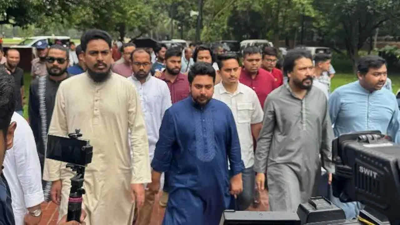 জুলাই স্মৃতি জাদুঘর পরিদর্শনে গেলেন এনসিপি নেতারা