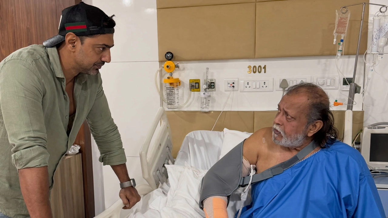 অভিনেতা দেবের ফেসবুক থেকে