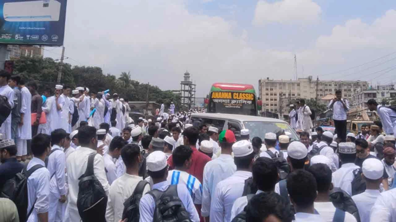 ঢাকা-ময়মনসিংহ মহাসড়ক অবরোধ, যান চলাচল বন্ধ