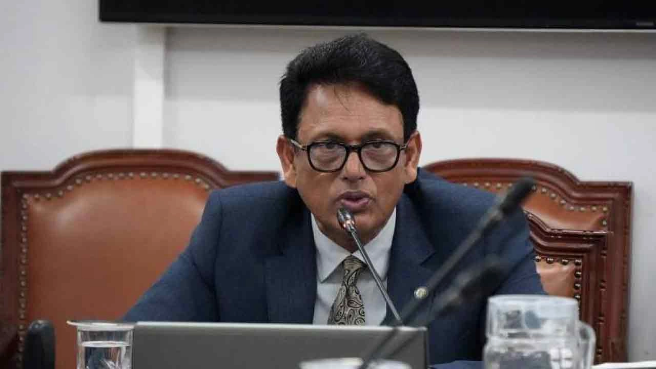 শিক্ষা এবং প্রাথমিক ও গণশিক্ষা মন্ত্রী ড. আ ন ম এহছানুল হক মিলন