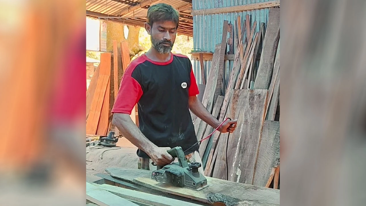 কাঠমিস্ত্রি মো. নাসিমুল হক। ছবি: সংগৃহীত