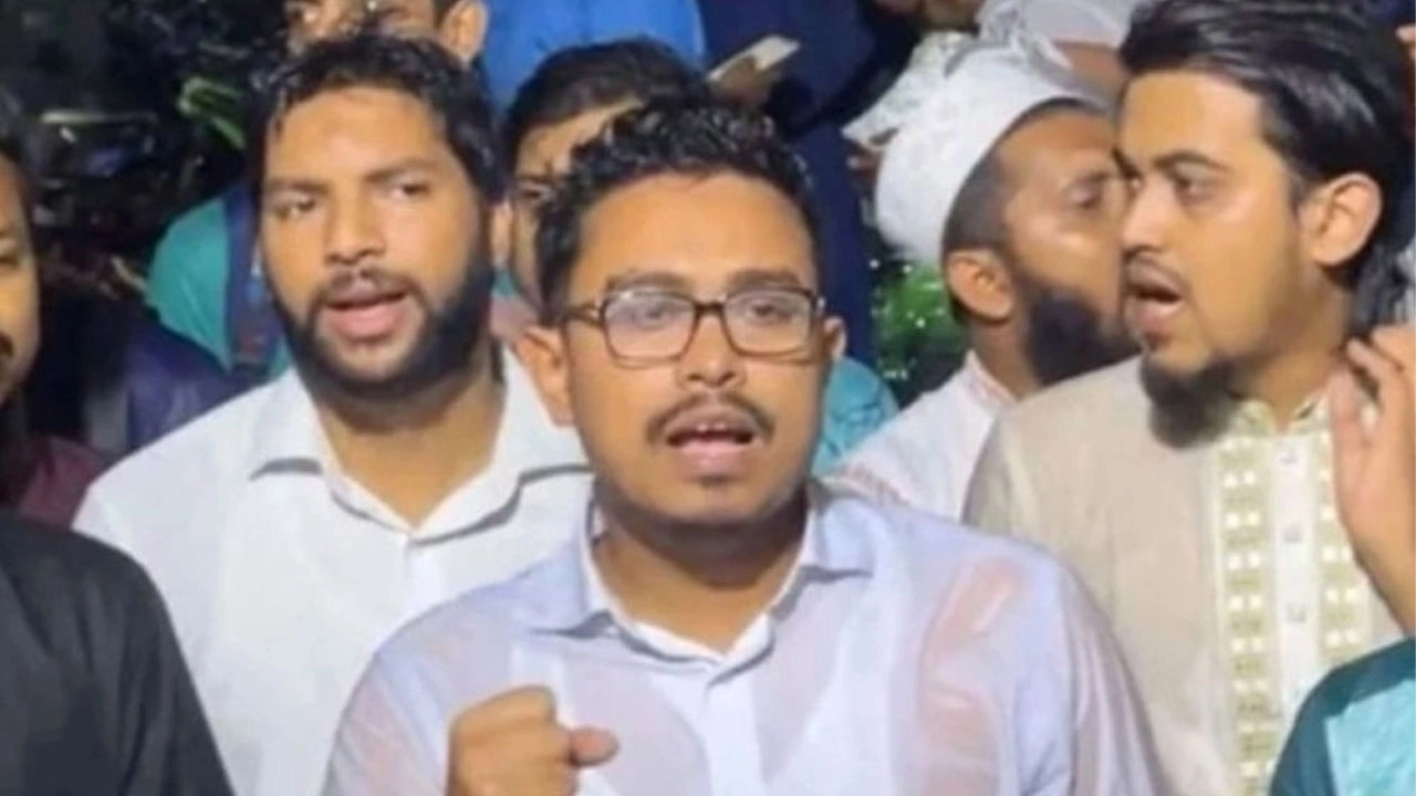 বিক্ষোভ মিছিলে সাদেক কায়েম। ছবি: সংগৃহীত